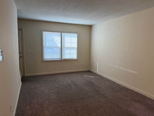 Foto del edificio - 501 Edwards Rd