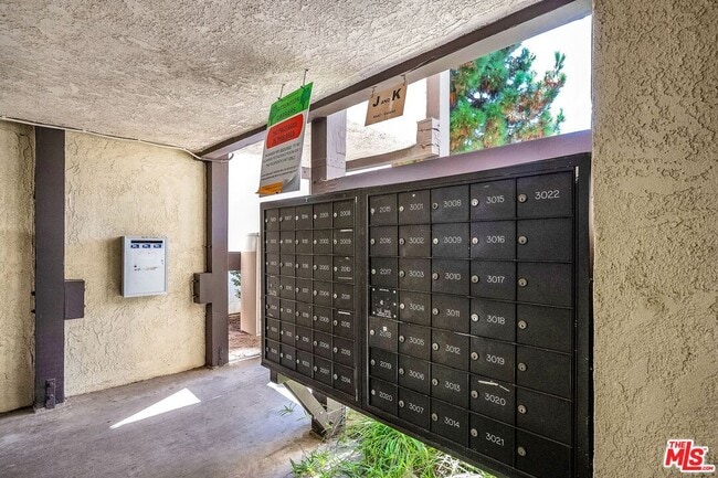 Building Photo - 8640 Gulana Ave