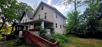 Building Photo - 382 W Cedar St
