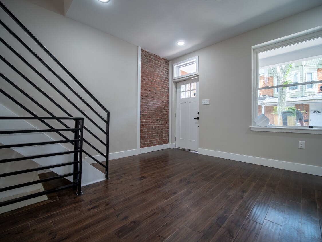 Primary Photo - 2930 Nicholas St