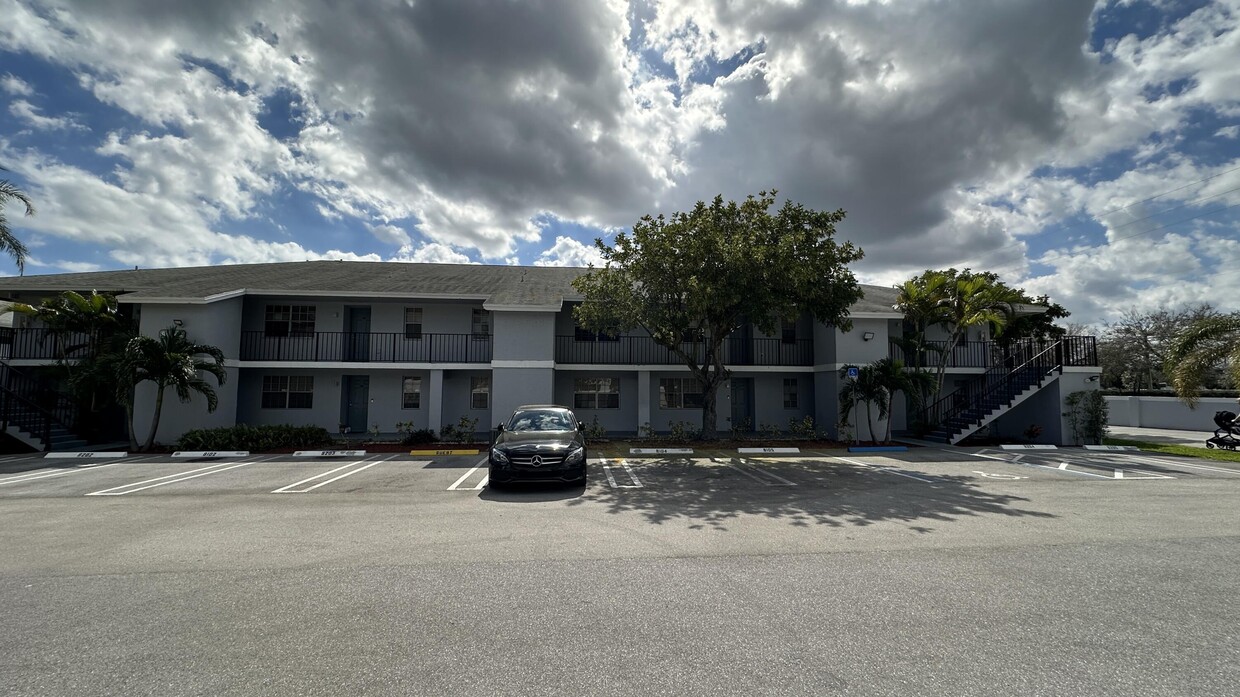 905 Southridge Rd Unit 204b, Delray Beach, Fl 33444 - Condo For Rent In 