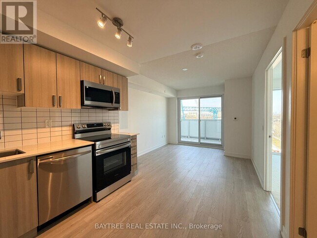 Photo du bâtiment - 1010 Sandy Beach Rd