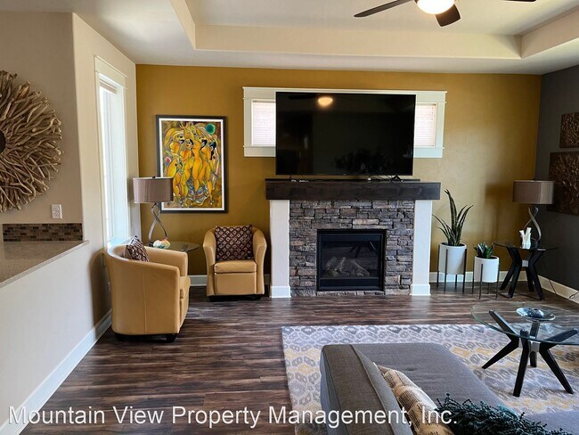 Building Photo - 3 br, 2.5 bath House - 20823 SE Gateway Drive