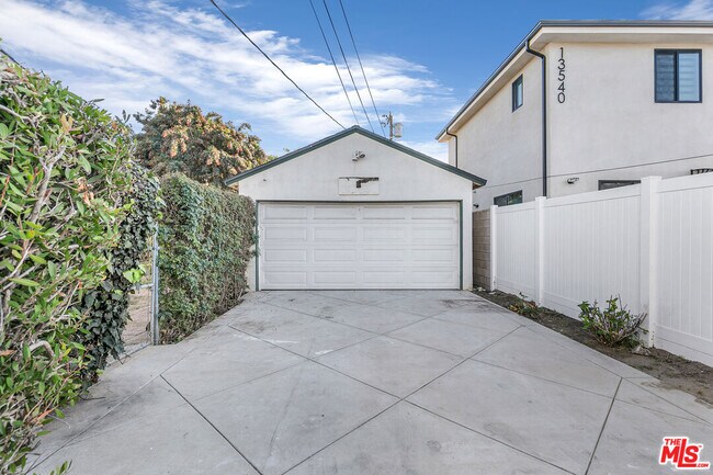 Foto del edificio - 13536 Hamlin St