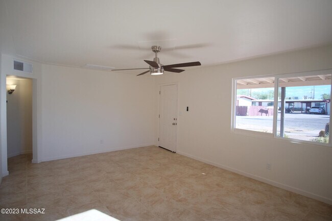 Building Photo - 3247 E Towner St