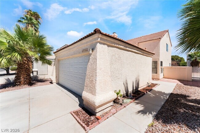 Building Photo - 3645 N Veneer Ln