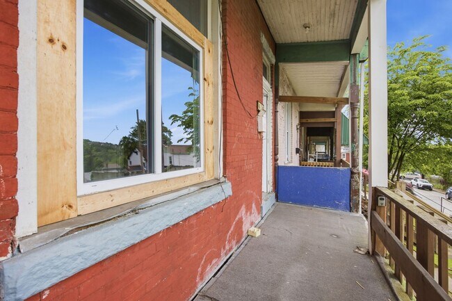 Building Photo - 616 Lillian St