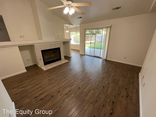 Building Photo - 3 br, 2 bath House - 451 W. Marilyn Street