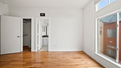 Building Photo - 2436 Bissonnet St