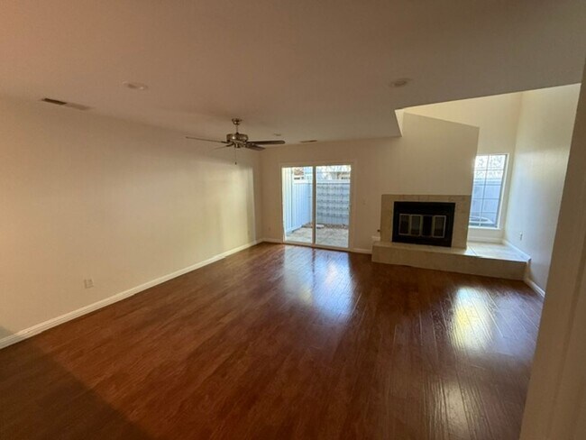 Foto del edificio - 4175 Amberwood Cir
