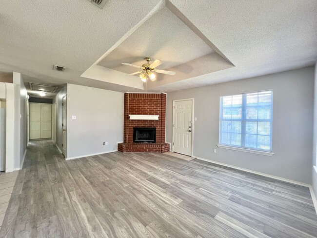 Foto del edificio - 3 Bedroom Duplex Located In Shadow Hills!