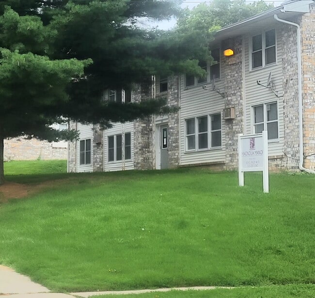 Building Photo - Magnolia Manor Apartments and Townhomes