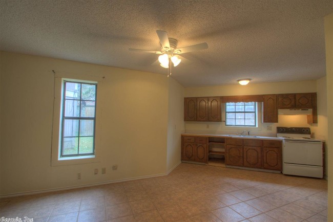 Building Photo - 715 Ridgeview Dr