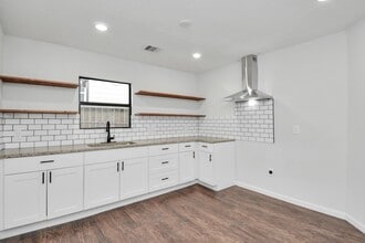 Building Photo - 262 De Boll St