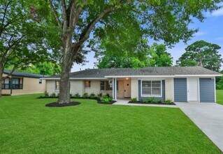 Building Photo - 20631 Nannette Ln