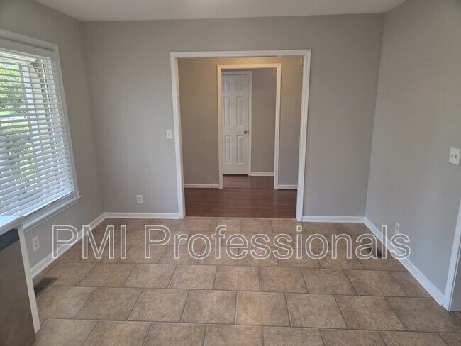 Foto del edificio - 2426 Bennington Dr