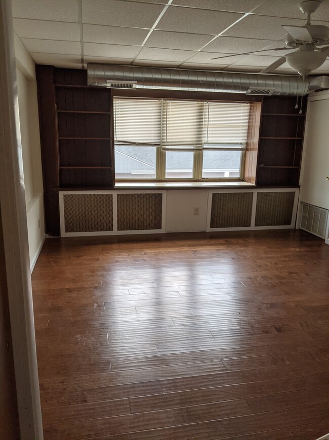 Building Photo - 811 W Springfield Ave