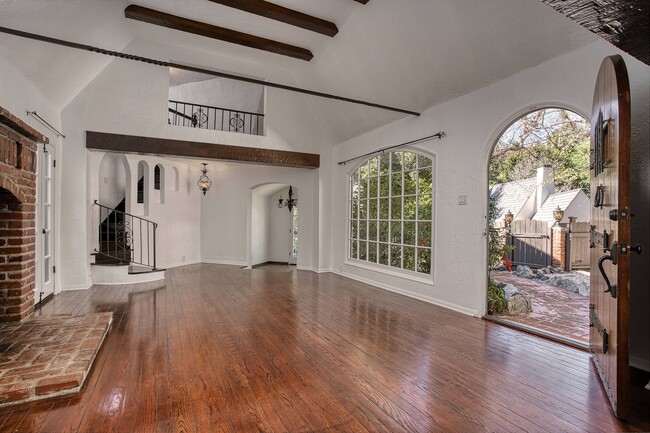 Building Photo - 5852 Tuxedo Ter
