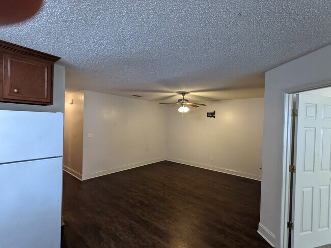 Building Photo - 3960 Rodnor Forest Ln