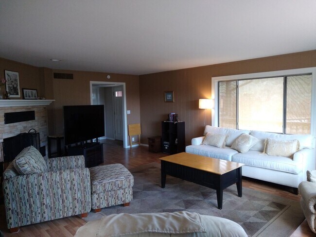 Foto del edificio - Furnished Month to Month Rental ~ Beautiful Views & Outdoor Living