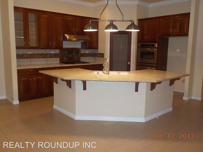 Building Photo - 9721 Toscano Dr