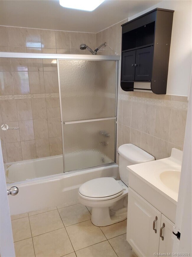 Foto del edificio - 1225 NE 124th St