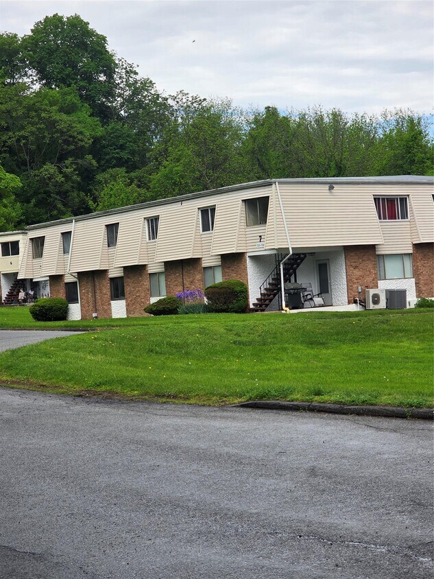 Foto principal - 708 Cortland Dr