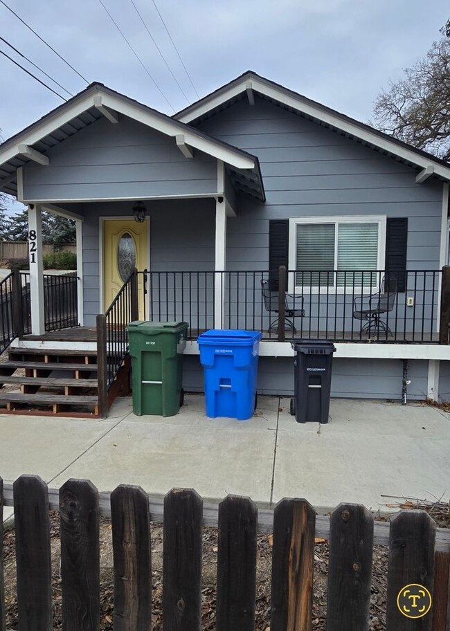 Building Photo - 821 21st St