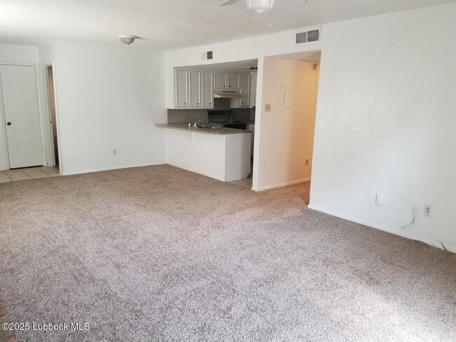 Foto del edificio - 8601 Memphis Dr