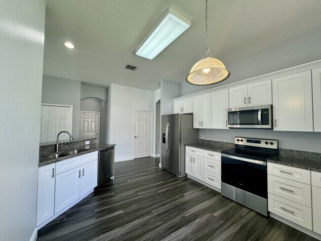 Building Photo - 11056 Dawnview Ln
