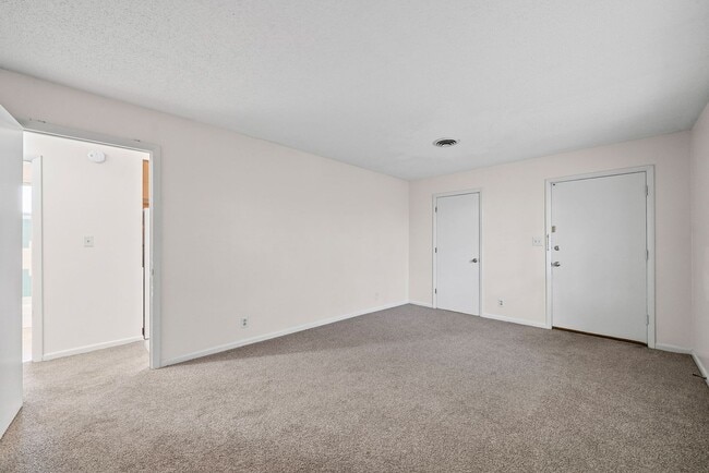 Interior Photo - Tandy Drive-98/124
