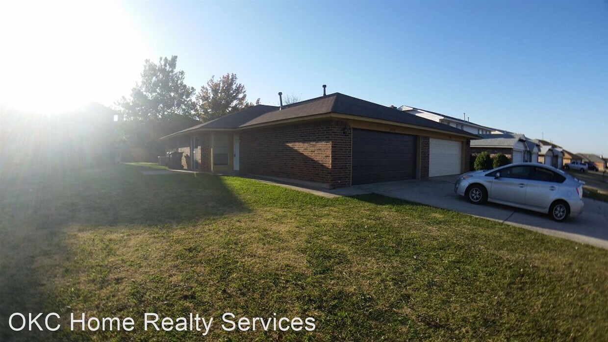 Primary Photo - 2 br, 2 bath House - 11709 N. Francis Ave.