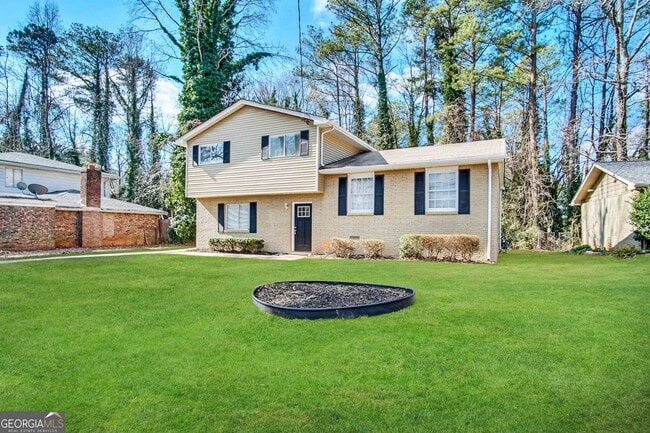 Building Photo - 2211 Green Forrest Dr