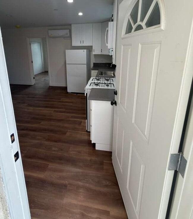 Building Photo - 7331-7332 Kraft Ave