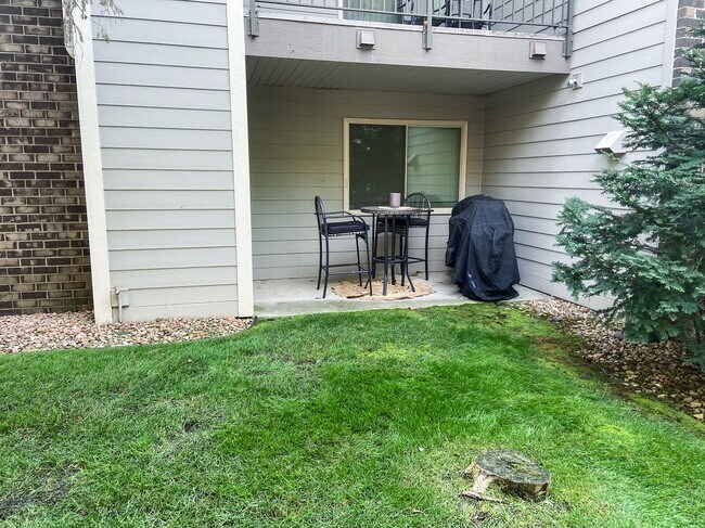 Building Photo - 2130 Ridge Dr