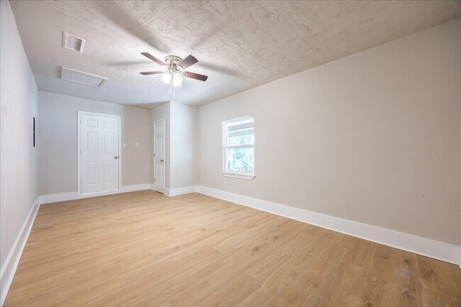 Foto del edificio - 103 Hillcrest Dr