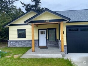 Building Photo - 3816 Q Ave