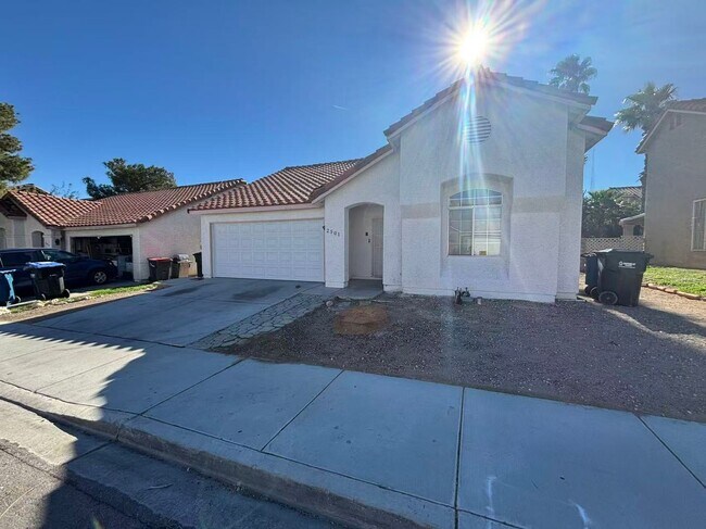 Building Photo - GR8 SINGLE-STORY HOME