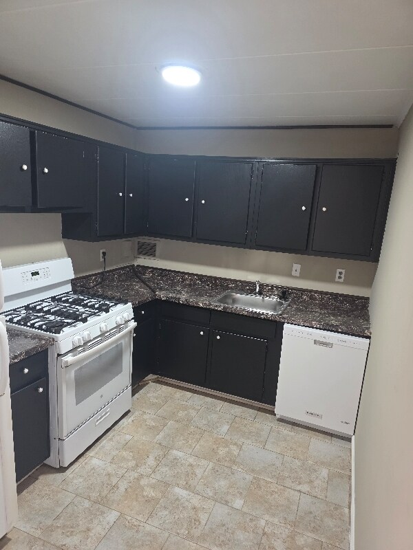 Foto principal - 6011 Emerson St