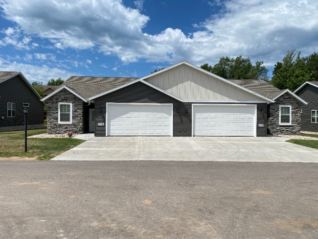 Building Photo - 3708 Doolittle Dr