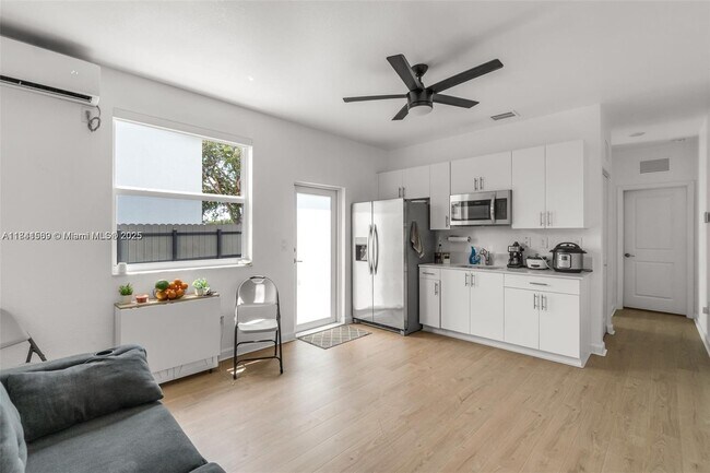 Foto del edificio - 18430 SW 136th Ct