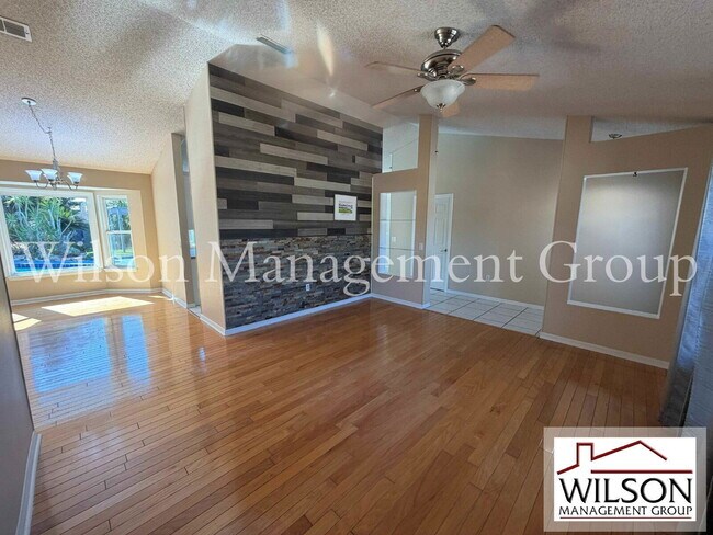 Foto del edificio - 1366 Valhalla St