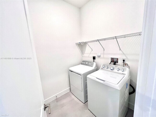 Foto del edificio - 4 br, 3 bath House - 17406 SW 41st St