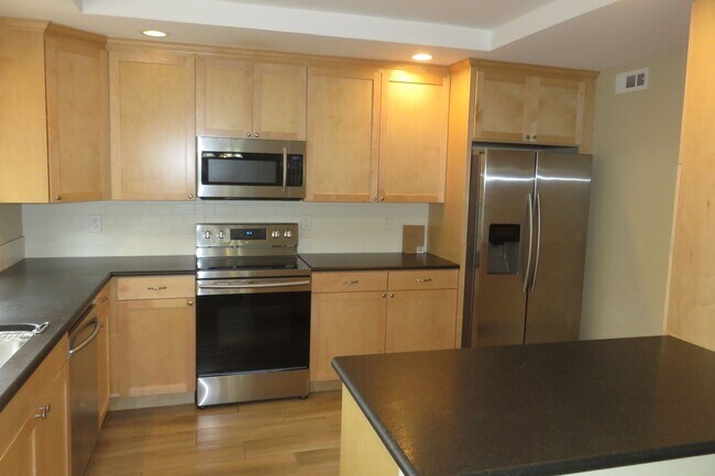 Foto del edificio - Townhome for Rent — La Jolla Village, South Point Community