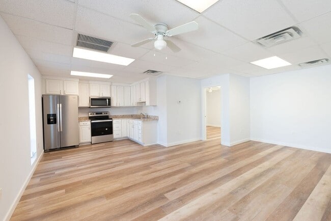 Building Photo - *** PET-FRIENDLY***1 BED/1 BATH***UPGRADED...