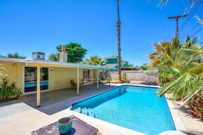 Foto del edificio - SPARKLING POOL! 4 BEDROOM