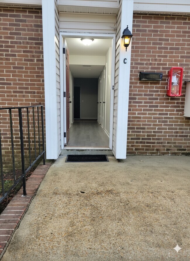 Foto del edificio - 595 Winding Creek Rd