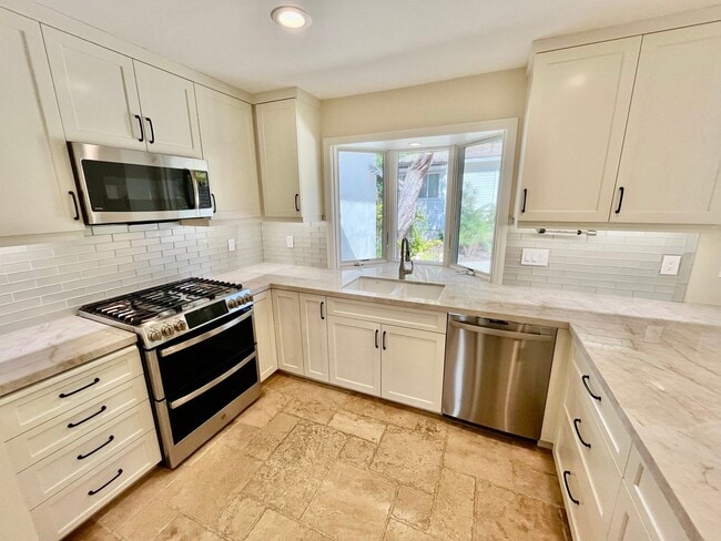 Building Photo - Beautiful 3B 3BA Home in Pacific Beach
