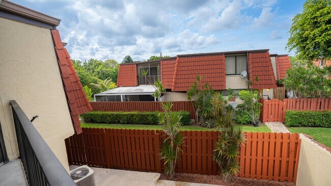 Building Photo - 3846 Victoria Dr