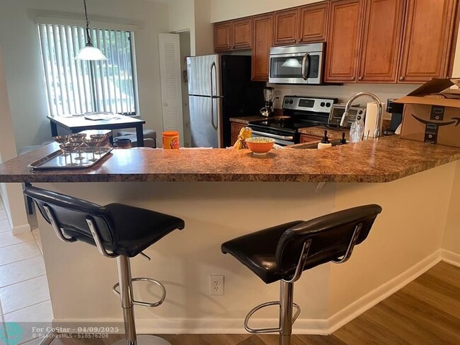 Building Photo - 2205 S Cypress Bend Dr